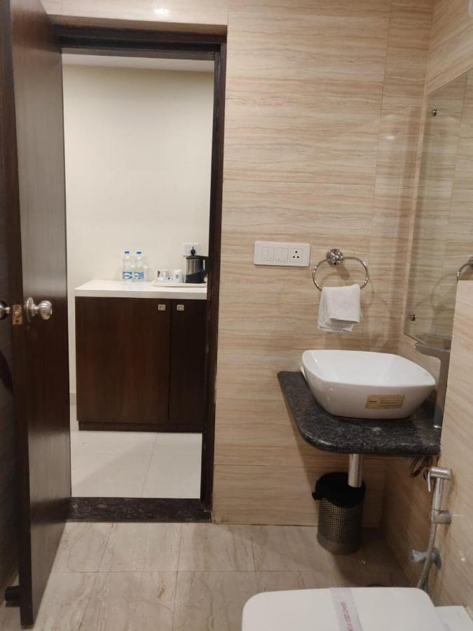 Hotel Casaya Inn Chinhat Exterior photo