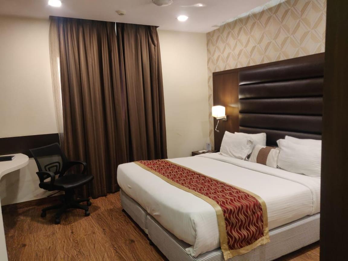 Hotel Casaya Inn Chinhat Exterior photo