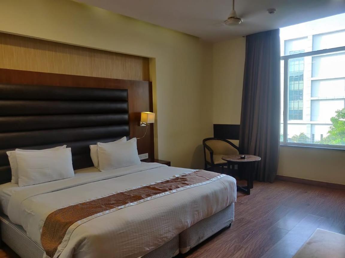 Hotel Casaya Inn Chinhat Exterior photo
