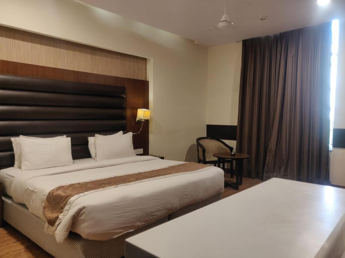 Hotel Casaya Inn Chinhat Exterior photo